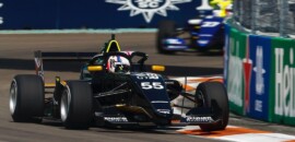 Chadwick bate Kimiläinen na última volta e vence W Series em Miami. Tomaselli é 6ª