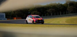 Alberto Cattucci sobe ao pódio na primeira corrida da Copa Shell HB20 no Velocitta