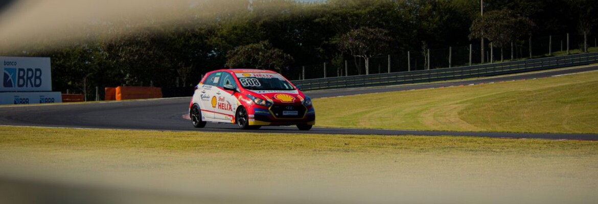 Alberto Cattucci sobe ao pódio na primeira corrida da Copa Shell HB20 no Velocitta