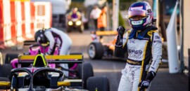 Chadwick garante vitória de ponta a ponta no GP da Espanha da W Series