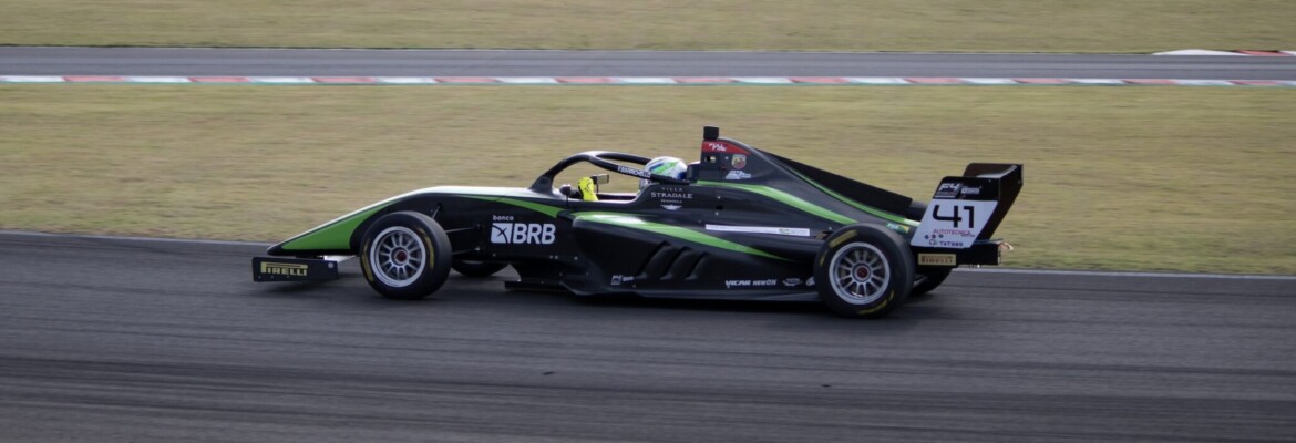 Atingido por concorrente, Fernando Barrichello abandona prova da FIA F4 Brasil no Velocitta