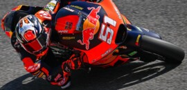 Acosta vê Canet abandonar e se torna piloto mais jovem a vencer na Moto2