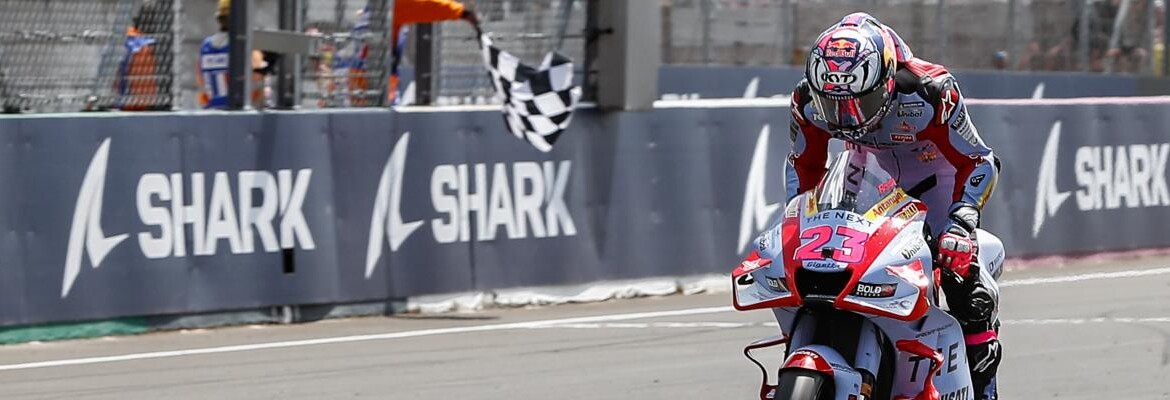 Bastianini celebra terceira vitória na MotoGP em 2022 em GP “sem estratégia”