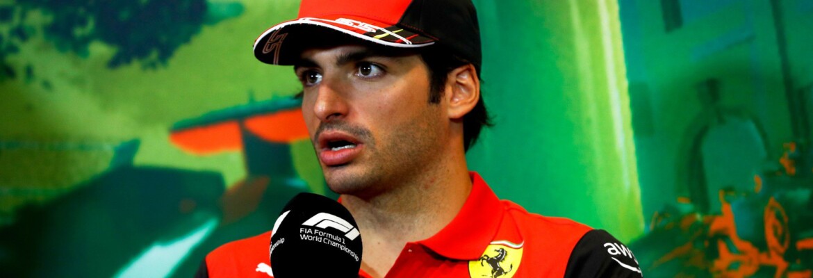 “É uma pena”, afirma Sainz sobre abandono no GP do Azerbaijão de F1