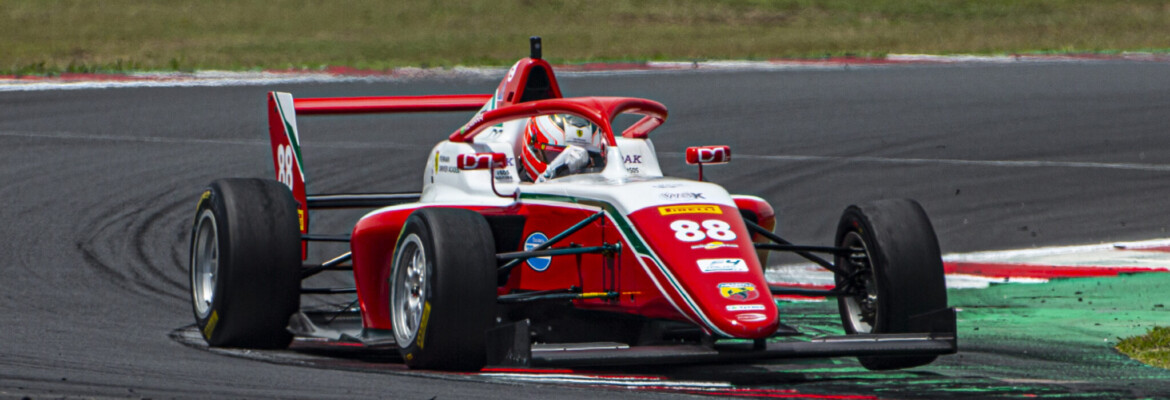 Rafa Câmara lidera maior parte da corrida em Misano e termina em segundo lugar pela F4 Italiana