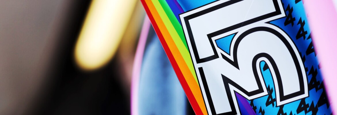 Alpine traz bandeira arco-íris em homenagem ao mês LGBTQIA+ para etapas da F1
