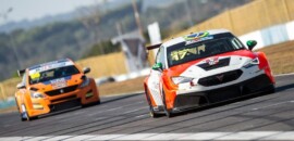 Alceu Feldmann vence de novo e no pódio brilham bandeiras do Brasil, Uruguai e Argentina