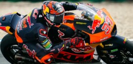 Fernandez vence na Holanda e empata campeonato da Moto2