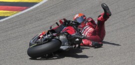 Bagnaia se diz “com raiva” após queda “impossível de entender” na Alemanha