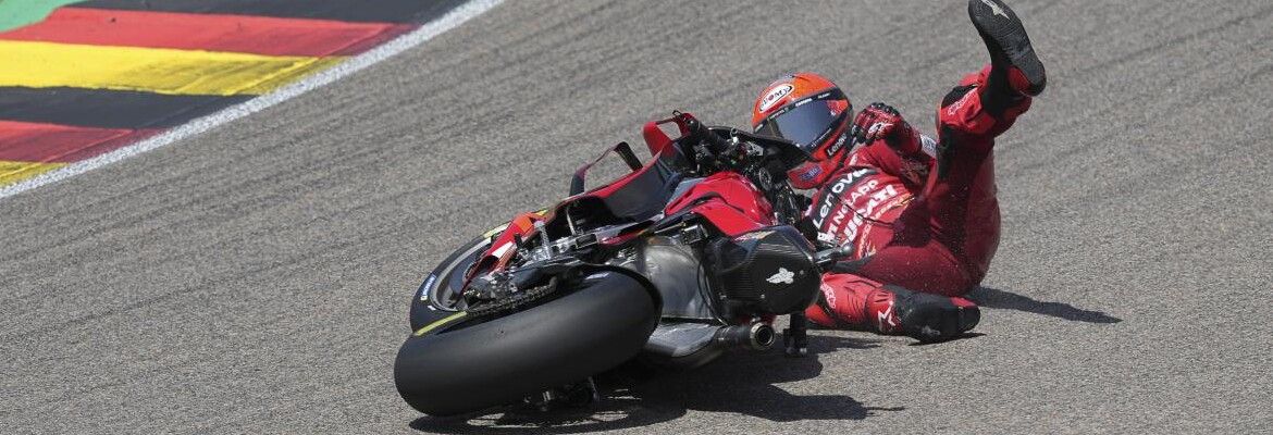 Bagnaia se diz “com raiva” após queda “impossível de entender” na Alemanha