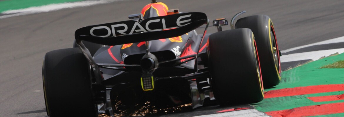 Red Bull F1 estuda substituição de componentes do motor de Verstappen