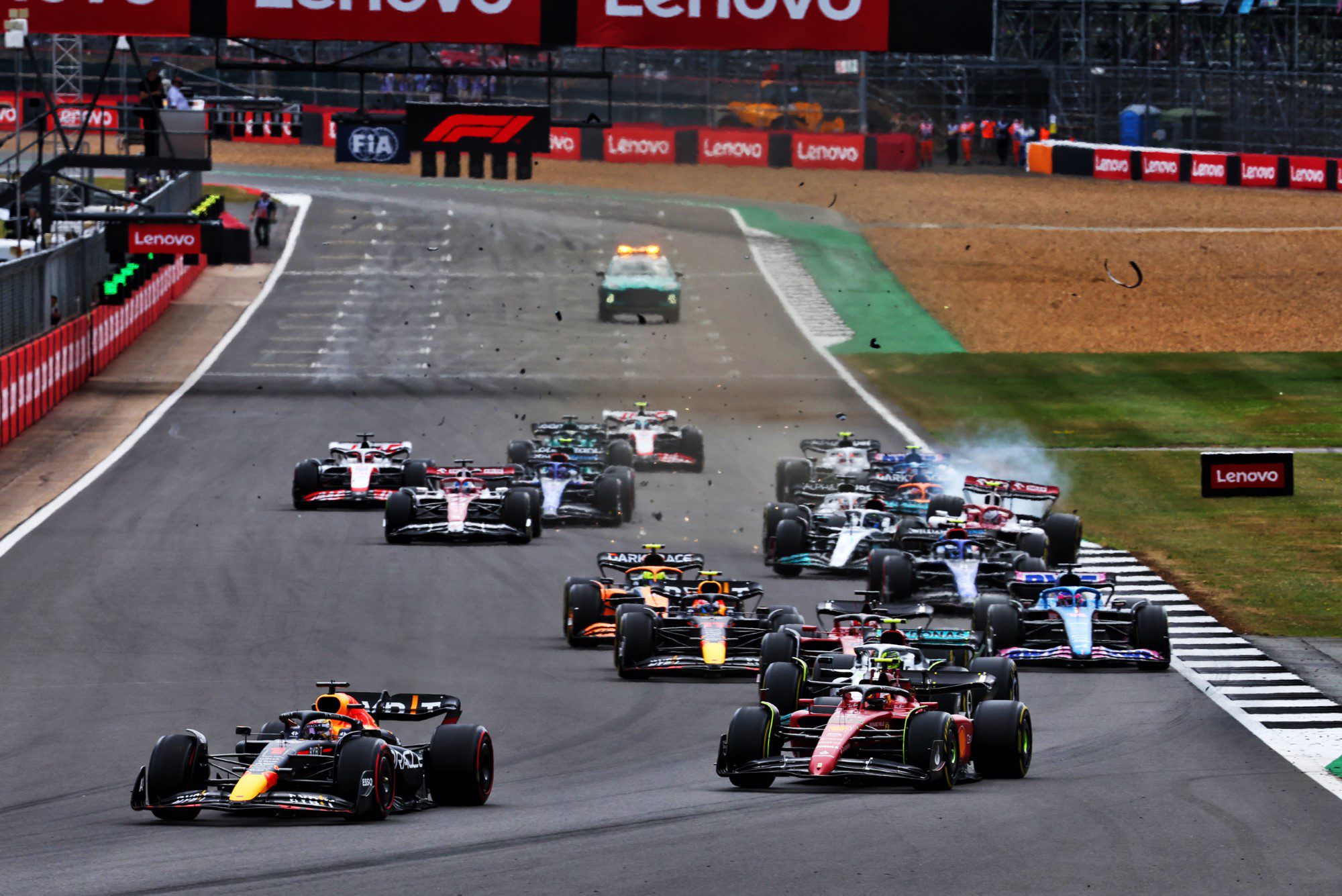 Galeria: o acidente impressionante de Zhou no GP da Inglaterra de F1 F1 2022, GP da Inglaterra, Silverstone, Acidente Zhou