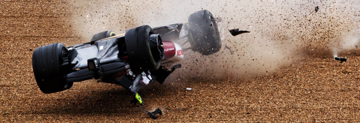 Galeria: o acidente impressionante de Zhou no GP da Inglaterra de F1