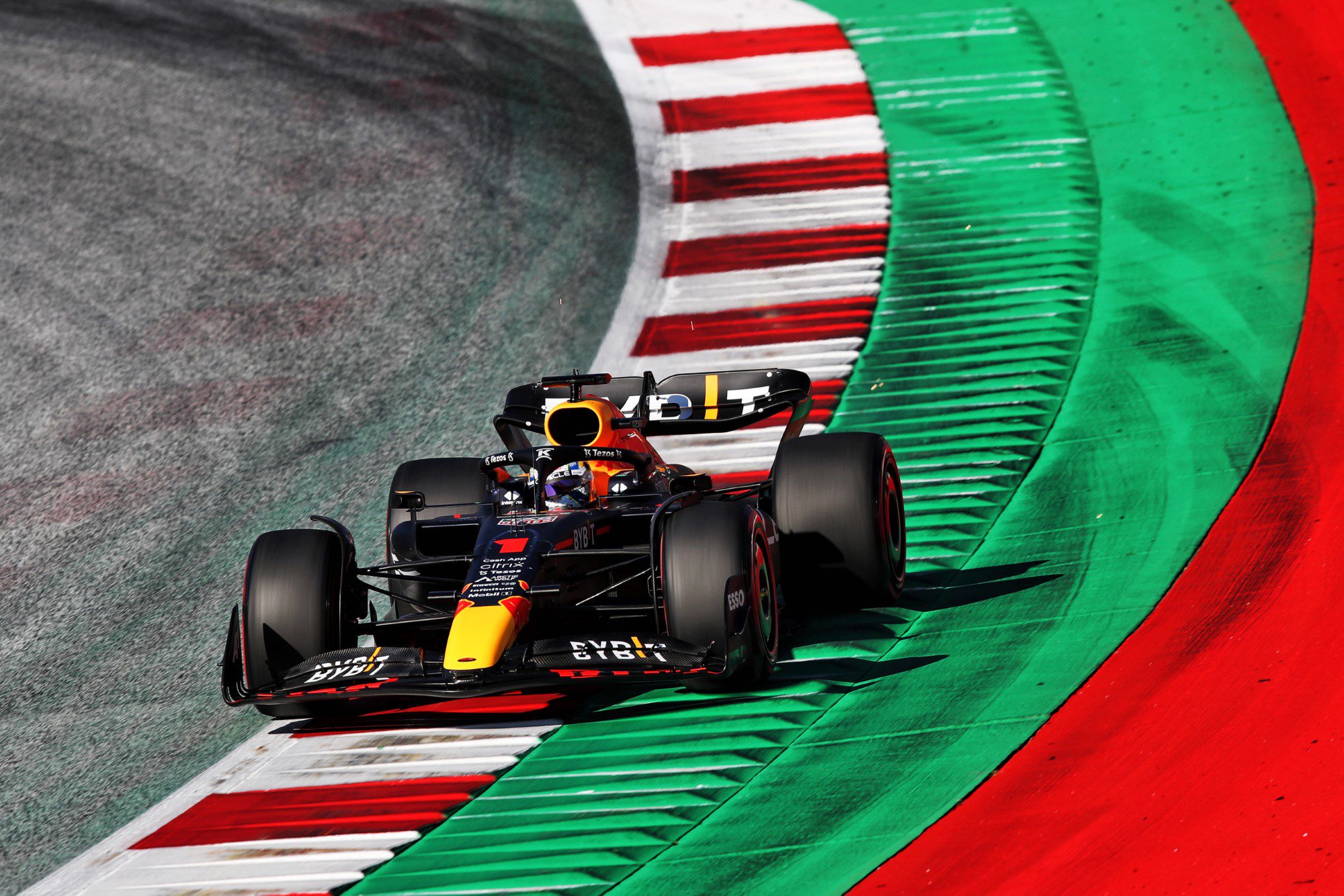 Verstappen dice que es casi imposible que la FIA haga cumplir los límites de pista