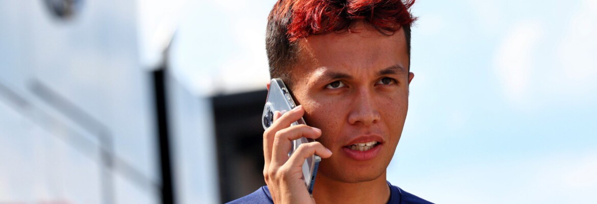 Albon e Piastri cotados para substituir Vettel na Aston Martin F1 Albon e Piastri cotados para substituir Vettel na Aston Martin F1