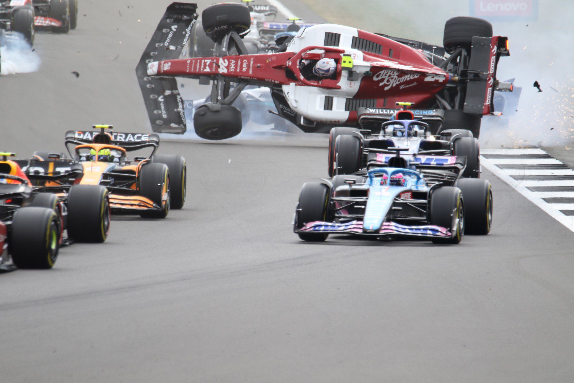 Galeria: o acidente impressionante de Guanyu Zhou pelas lente de Jorge Sá F1 2022, GP da Inglaterra, Zhou