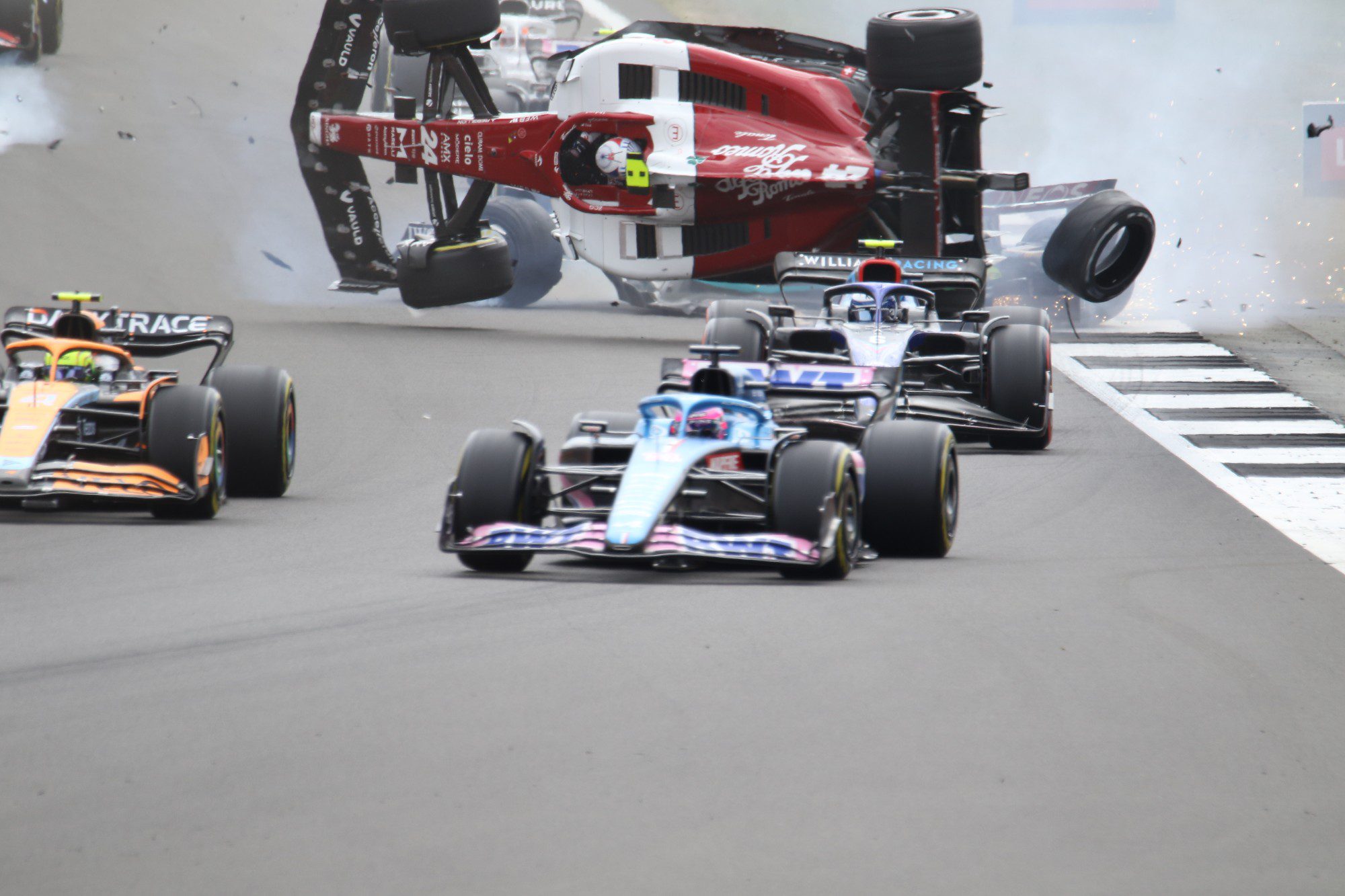 Galeria: o acidente impressionante de Guanyu Zhou pelas lente de Jorge Sá F1 2022, GP da Inglaterra, Zhou