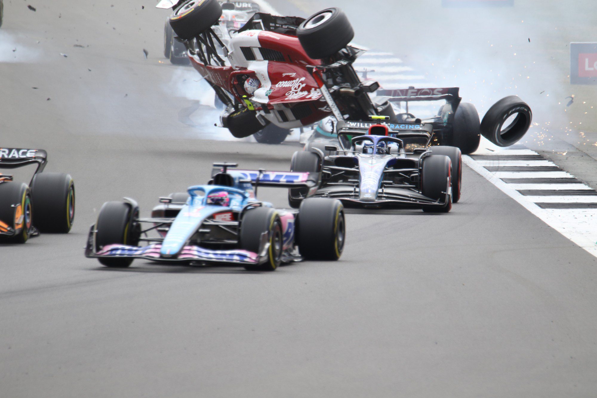 Galeria: o acidente impressionante de Guanyu Zhou pelas lente de Jorge Sá F1 2022, GP da Inglaterra, Zhou
