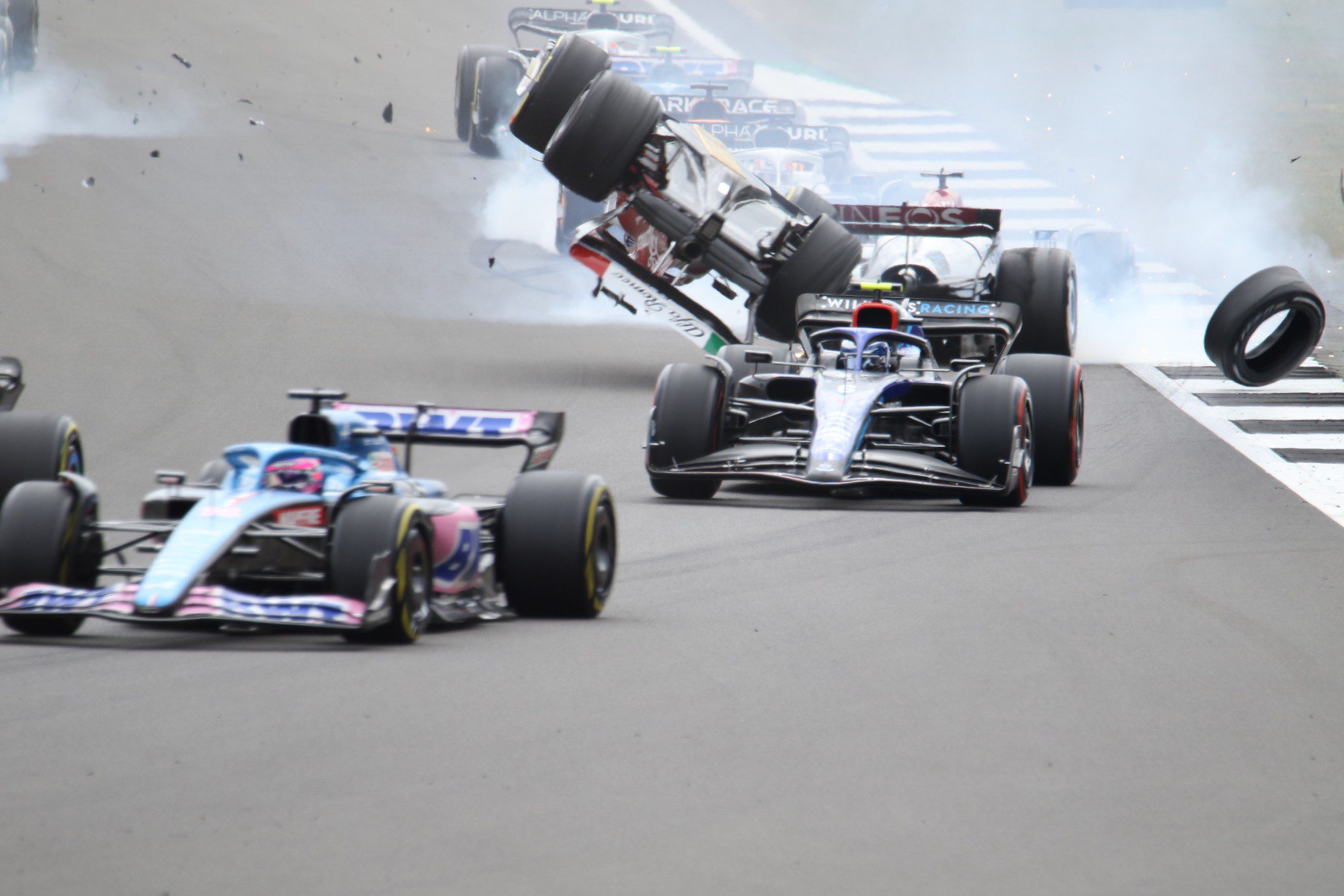 Galeria: o acidente impressionante de Guanyu Zhou pelas lente de Jorge Sá F1 2022, GP da Inglaterra, Zhou