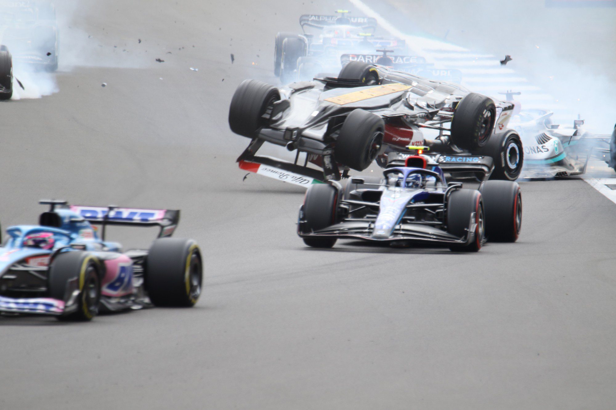 Galeria: o acidente impressionante de Guanyu Zhou pelas lente de Jorge Sá F1 2022, GP da Inglaterra, Zhou