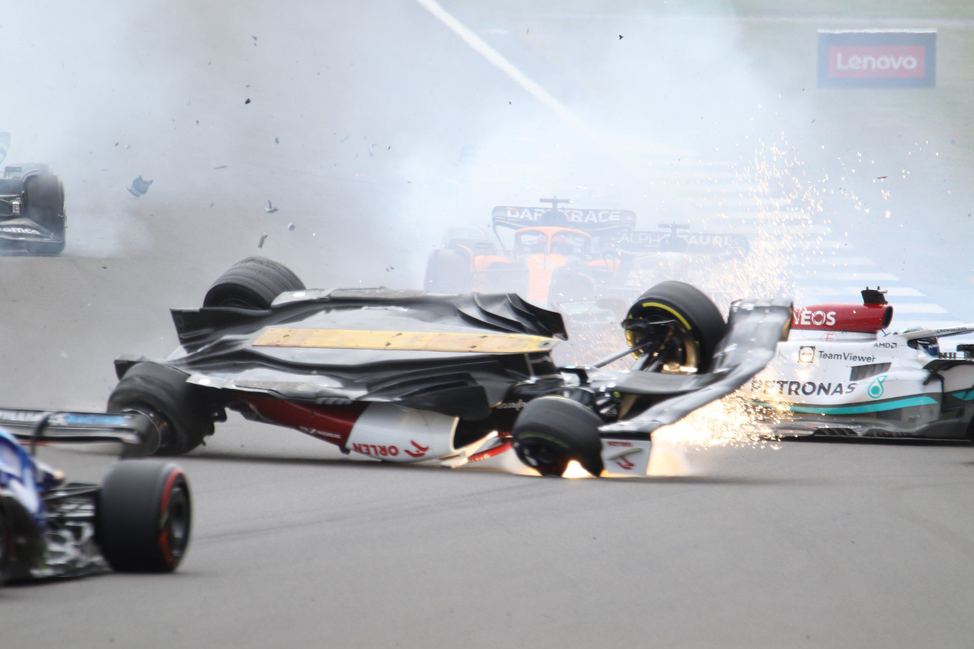Galeria: o acidente impressionante de Guanyu Zhou pelas lente de Jorge Sá F1 2022, GP da Inglaterra, Zhou