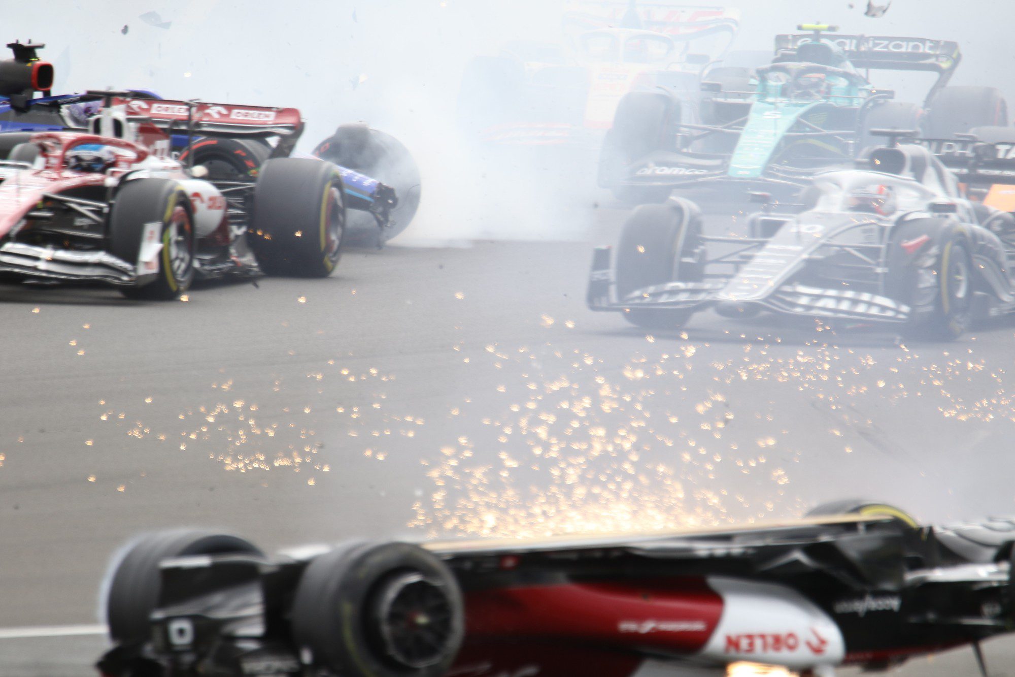 Galeria: o acidente impressionante de Guanyu Zhou pelas lente de Jorge Sá F1 2022, GP da Inglaterra, Zhou