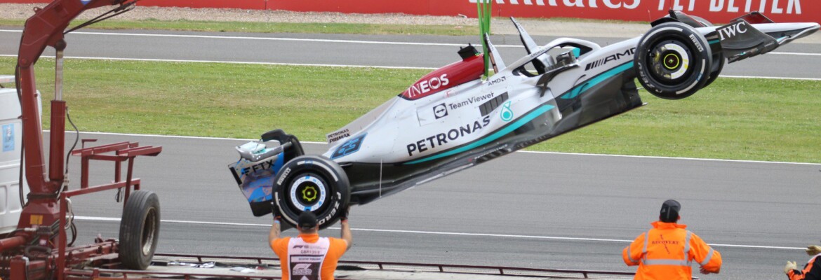 Russell pediu aos fiscais para não tocarem em seu carro após acidente em Silverstone