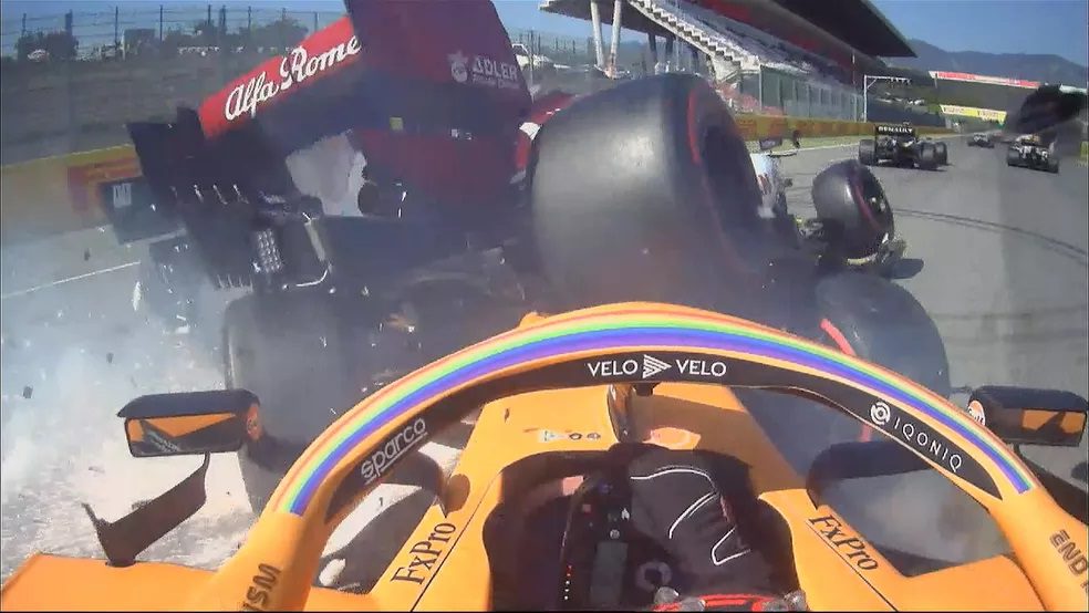 Relembre acidentes na F1 em que o Halo salvou o piloto Carlos Sainz