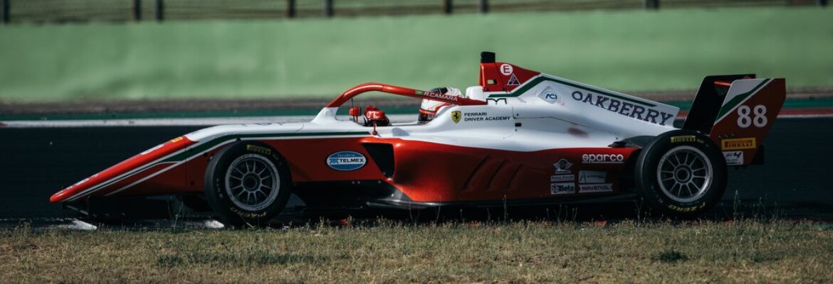 Rafa Câmara conquista mais um pódio em segundo lugar na F4 Italiana