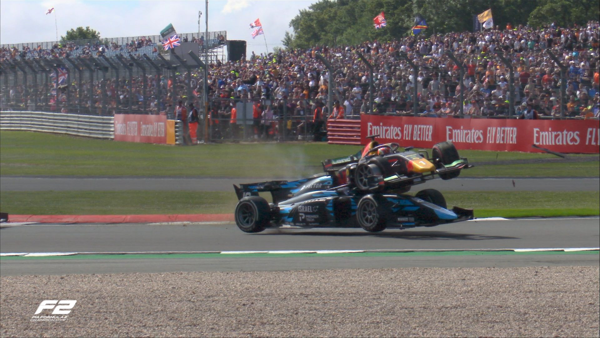 F2: Sargeant impede ataque de Pourchaire e vence corrida 2 na Inglaterra Dennis Hauger
