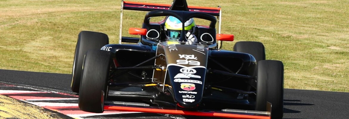 F4 Brasil corre pela primeira vez em Interlagos e empolga pilotos da APBF