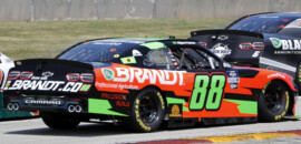 Miguel Paludo é forçado a abandonar prova da NASCAR a cinco voltas do fim quando vinha no top10