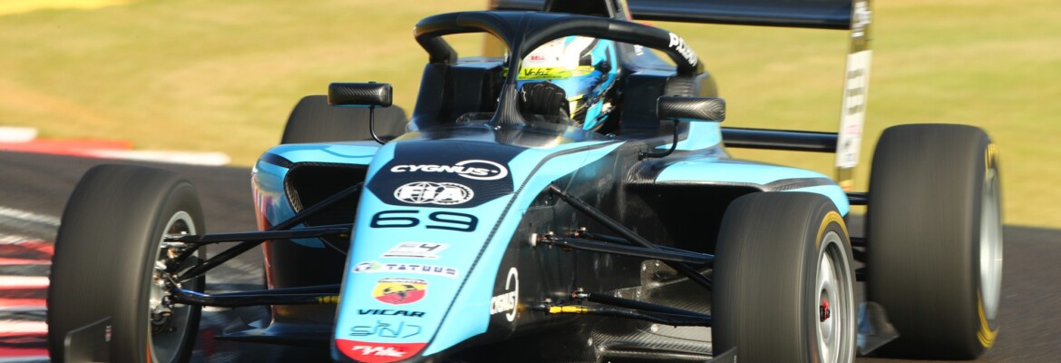 F4 Brasil: pilotos da APBF dominam terça-feira de testes em Interlagos