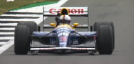 Vídeo: Vettel faz exibição com Williams campeã de Mansell em Silverstone