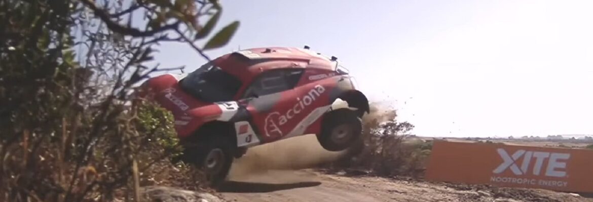 Vídeo: Sainz pai capota durante corrida 1 do xPrix da Ilha da Extreme E