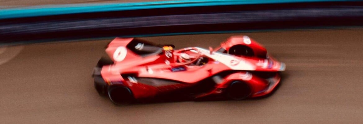 Dennis faz valer pole-position e vence de ponta a ponta corrida 1 da FE em Londres