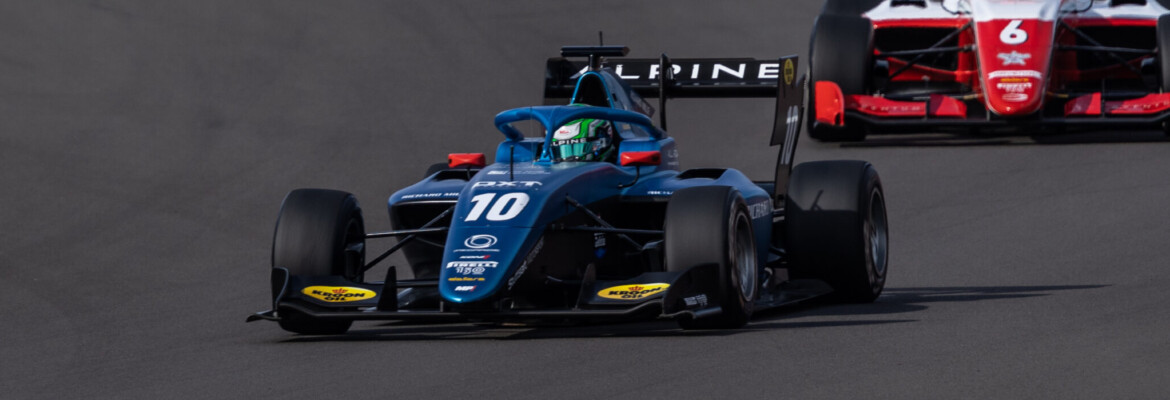 Caio Collet conquista 4º lugar em Silverstone e entra no grupo dos dez melhores na classificação da Fórmula 3 FIA