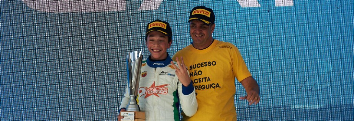 Em Interlagos, Vinicius Tessaro celebra primeiro pódio na F4 Brasil