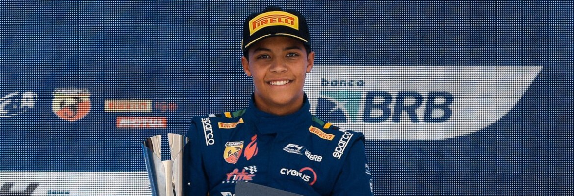 Pedro Clerot vence de novo em Interlagos e estabelece recorde de pontos na F4 Brasil