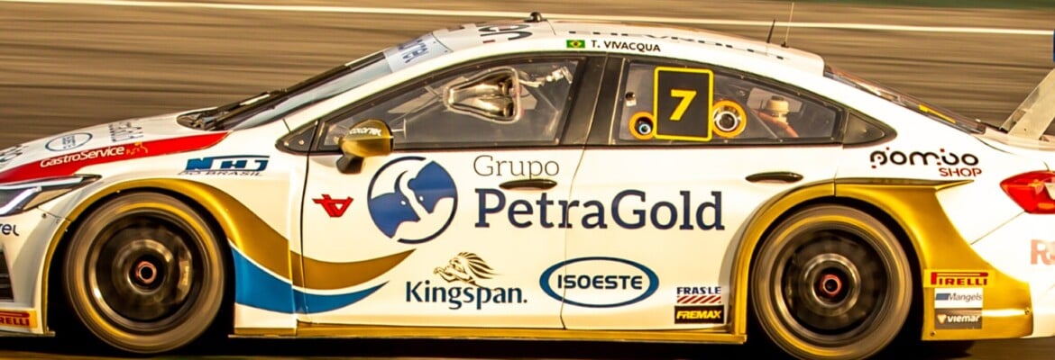 Com novo layout no carro #7 Thiago Vivacqua acelera em Interlagos no treino extra da Stock Car