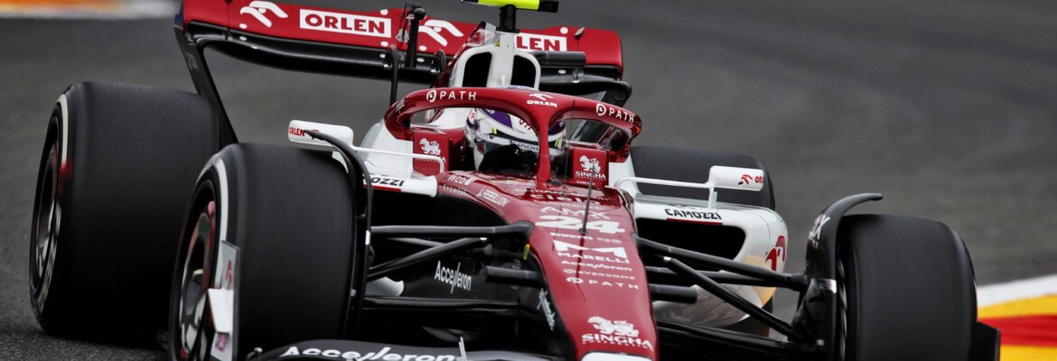 F1: Zhou afirma que foi apoiado por Hamilton em sua temporada de estreia F1: Zhou afirma que foi apoiado por Hamilton em sua temporada de estreia