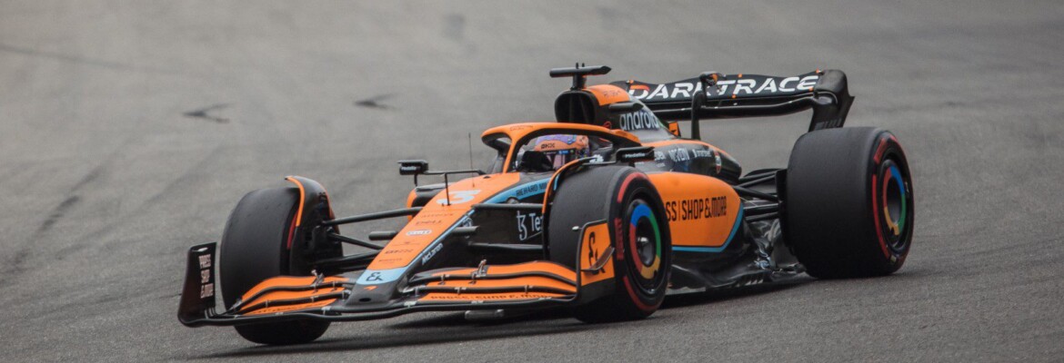 Chefe da McLaren explica desempenho de Ricciardo na Bélgica: “Usou uma asa traseira antiga” Chefe da McLaren explica desempenho de Ricciardo na Bélgica: “Usou uma asa traseira antiga”