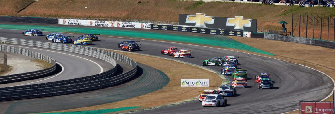 Motores dos carros da Stock Car começam a ser ligados para a temporada 2023