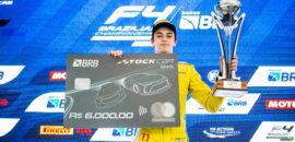 Lucas Staico ultrapassa na última volta da F4 Brasil e comemora primeira vitória no automobilismo
