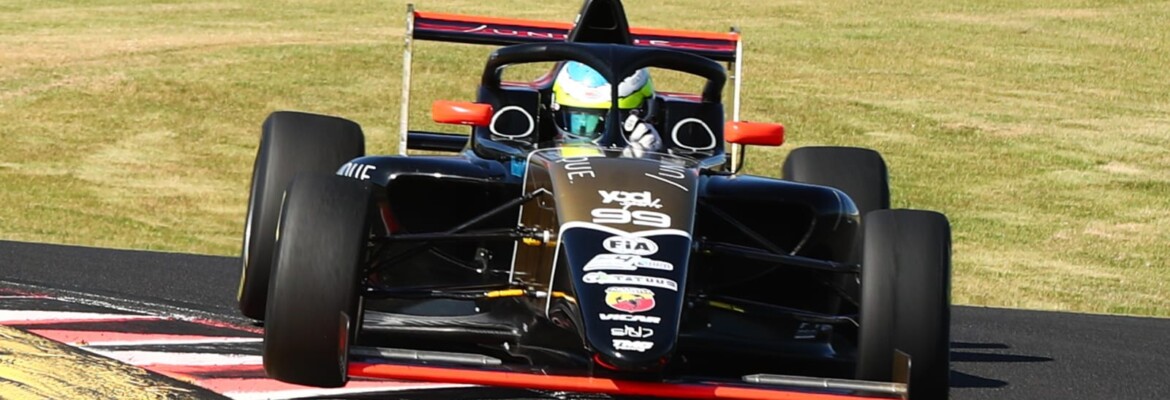 F4 Brasil: após pódio triplo em Interlagos, Nicholas Monteiro busca vitória no Velocitta