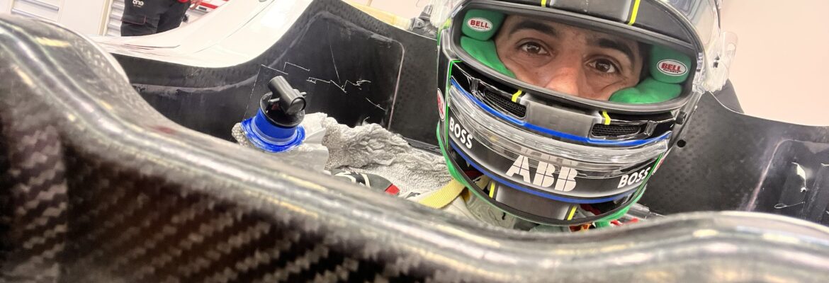 Foto: Di Grassi visita Mahindra e faz molde de assento para temporada 2023 da Fórmula E