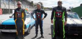 Lendas da Stock Car aceleram Opalas com o Grupo Universal em dia histórico em Interlagos