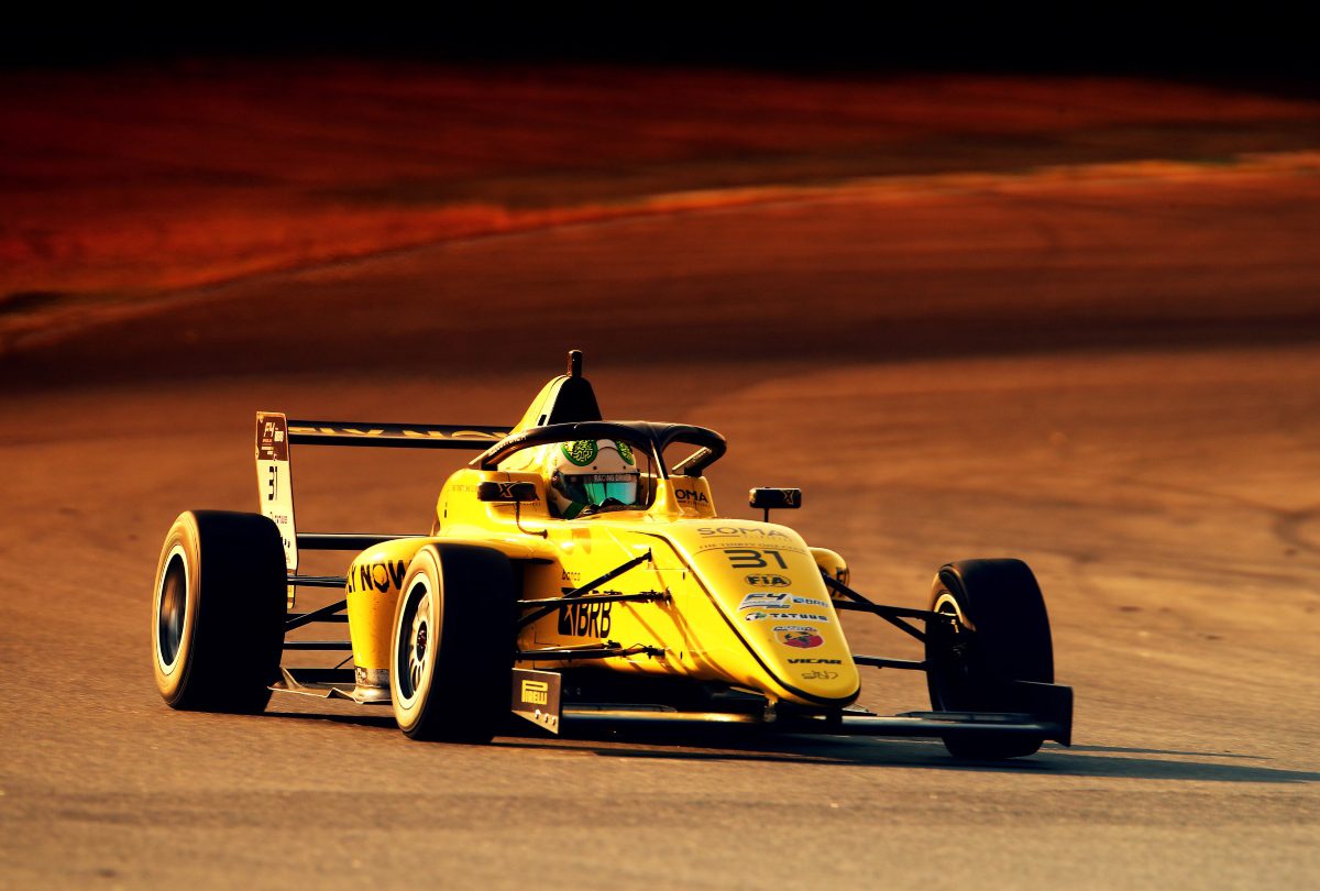 En Interlagos, Nic Giaffone llega segundo y conquista su cuarto podio en F4 Brasil