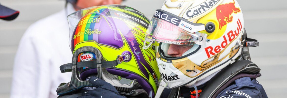 Lewis Hamilton e Max Verstappen