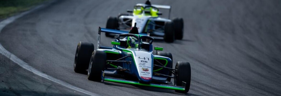 Fernando Barrichello vence corrida 2 da F4 em Interlagos